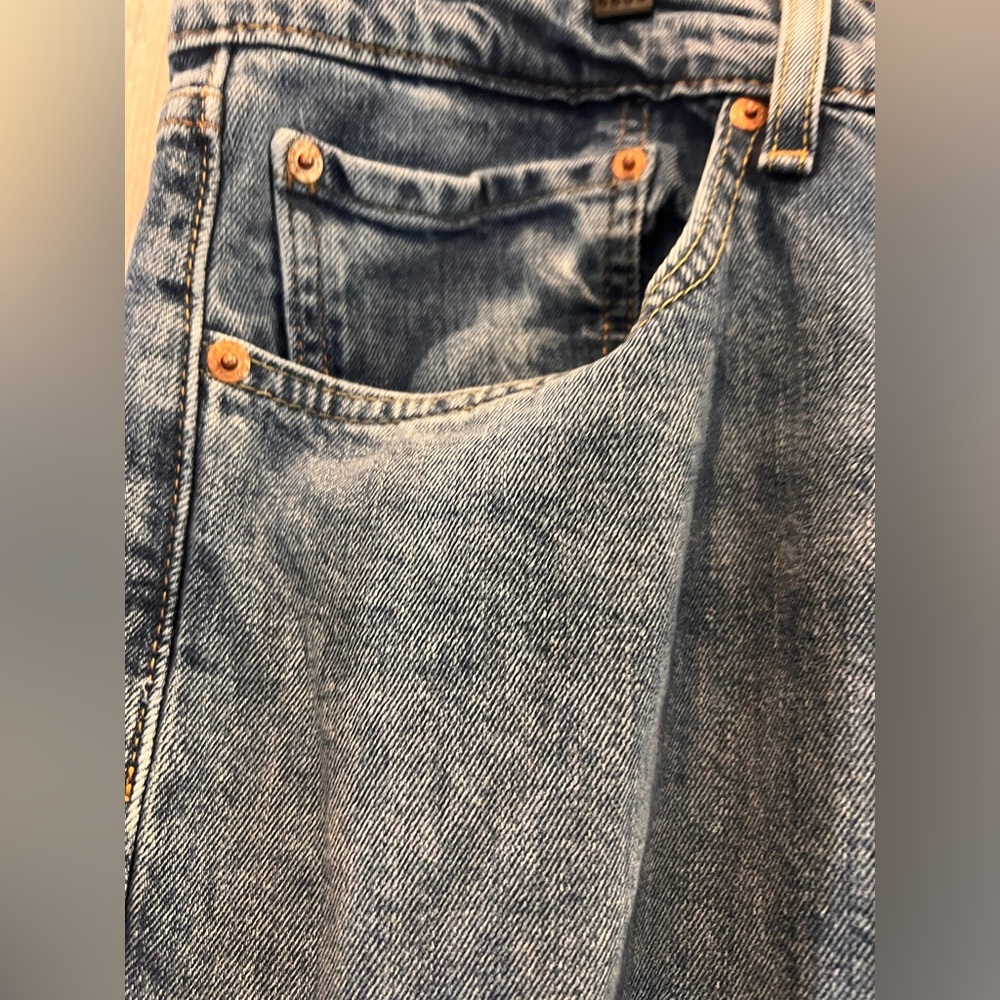 Levi’s Classic Blue Denim Jeans - Picture 5 of 8